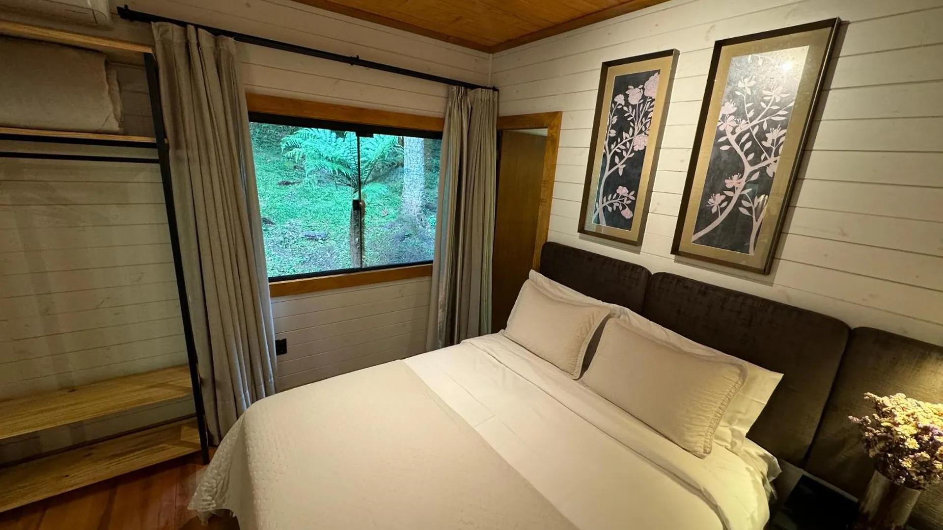 ロッジ Vale Dos Bugres Eco House- Cabana Das Flores ウルビシ